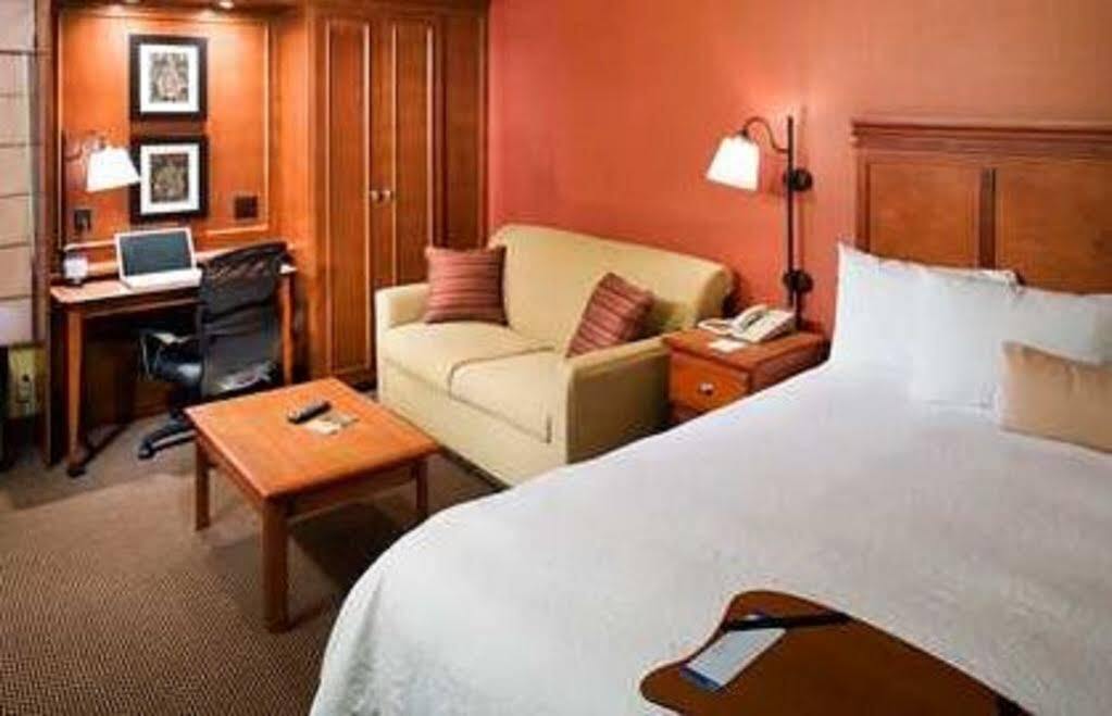 Hampton Inn Los Angeles Санта-Кларита Экстерьер фото